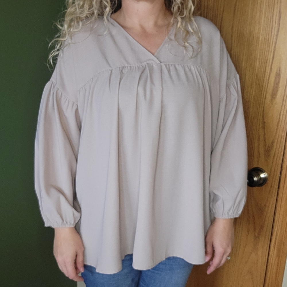Women's Davi & Dani Beige Baby Doll Blouse